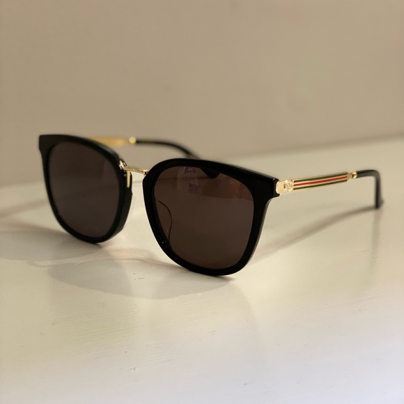 NEW✨ Gucci sunglasses 😎 - Picture 5 of 12